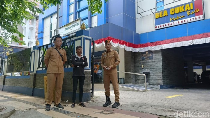 Pihak PUPR Pamekasan saat ke Bea Cukai Pihak PUPR Pamekasan saat ke Bea Cukai