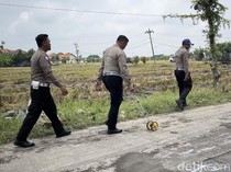 Polisi Olah TKP Tabrak Lari Tewaskan Pasutri-2 Anak di Plupuh Sragen