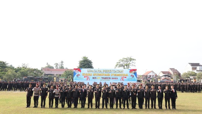 Polda Riau menggelar upacara peringatan Hari Sumpah Pemuda, Selasa (28/10/2025).