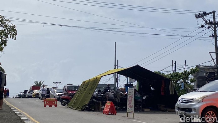 Posko Kesehatan Posko Kesehatan di Jalan Kaligawe Raya, Kelurahan Tambakrejo, Kecamatan Gayamsari, Kota Semarang, Selasa (28/10/2025).