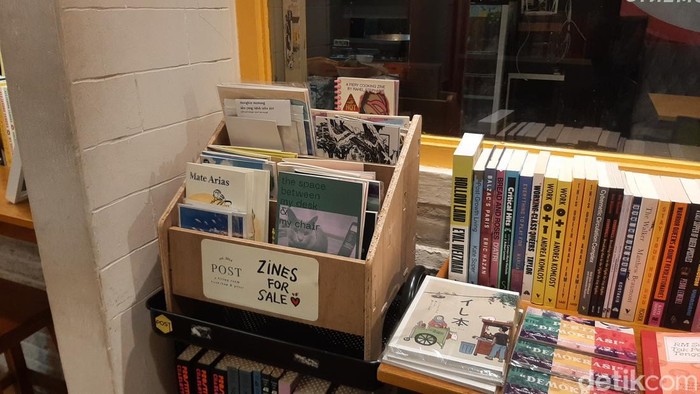 Post A Living Room & Press, toko buku indie, di Pasar Santa, Jaksel Post A Living Room & Press di Pasar Santa, Jaksel