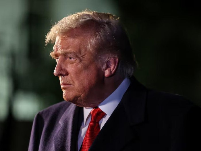Presiden AS Donald Trump U.S. President Donald Trump speaks to members of the media as he departs for Asia from the South Lawn of the White House in Washington, D.C., U.S., October 24, 2025. REUTERS/Kylie Cooper Purchase Licensing Rights