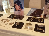 Unik, Kalung dari Sampah Ini Berhasil Mejeng di Paris Fashion Week