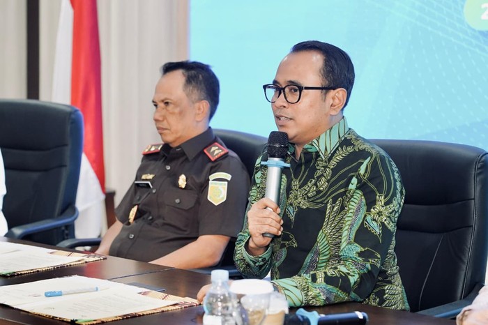 PT ASDP Indonesia Ferry (Persero) menjalin kerja sama strategis dengan Kejaksaan Tinggi (Kejati) DKI Jakarta dalam bidang hukum perdata dan tata usaha negara. PT ASDP Indonesia Ferry (Persero) menjalin kerja sama strategis dengan Kejaksaan Tinggi (Kejati) DKI Jakarta dalam bidang hukum perdata dan tata usaha negara.