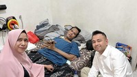 Kita cari rumah sakit yang bagus, nanti biar sehat, abis sehat nanti cari kerja dibantu. Yang penting sehat dulu. Kalau belum, sehat gak bisa ngapa-ngapain, kata Raffi Ahmad dalam video yang diunggah pada Selasa (28/10/2025). Foto: dok instagram Raffi Ahmad Kita cari rumah sakit yang bagus, nanti biar sehat, abis sehat nanti cari kerja dibantu. Yang penting sehat dulu. Kalau belum, sehat gak bisa ngapa-ngapain, kata Raffi Ahmad dalam video yang diunggah pada Selasa (28/10/2025). Foto: dok instagram Raffi Ahmad
