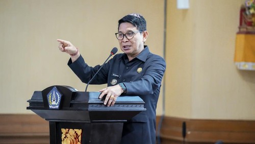 Adi Arnawa saat rakor teknis, monitoring, dan evaluasi penerapan SPM di Kabupaten Badung 2025, di Ruang Rapat Kriya Gosana, Puspem Badung, Selasa (28/10/2025).