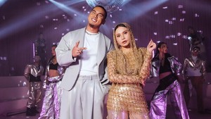 Rossa menggandeng rapper top asal Malaysia, MK K-Clique, untuk memberi warna baru lagu Sinaran. (Foto: ist)