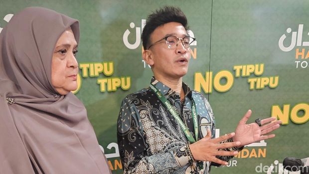 ruben onsu Ruben Onsu ajak Mama Ifah umrah.