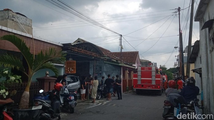 Rumah di Mojayan Klaten Terbakar Dua unit Damkar Klaten dikerahkan ke Mojayan, Selasa (28/10/2025).