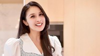 Meski memiliki jadwal yang padat, Sandra Dewi sesekali tetap memasak. Airfryer jadi jalan pintas Sandra Dewi untuk menyajikan makanan enak untuk keluarganya. Foto: Instagram/sandradewi88
