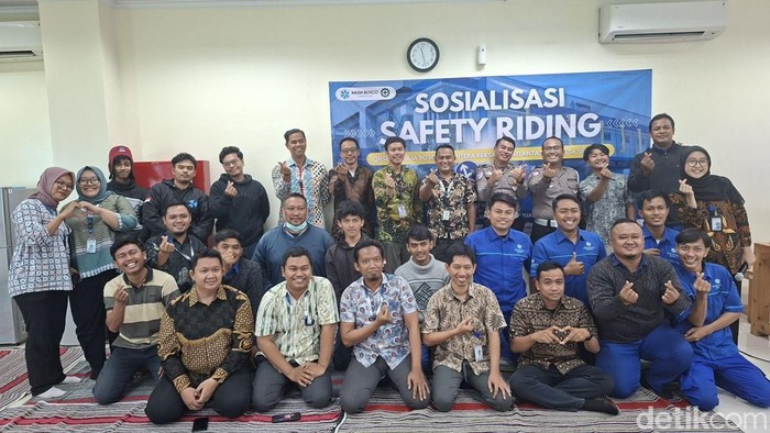 Satlantas Polresta Sidoarjo Edukasi Safety Riding ke Karyawan Pabrik