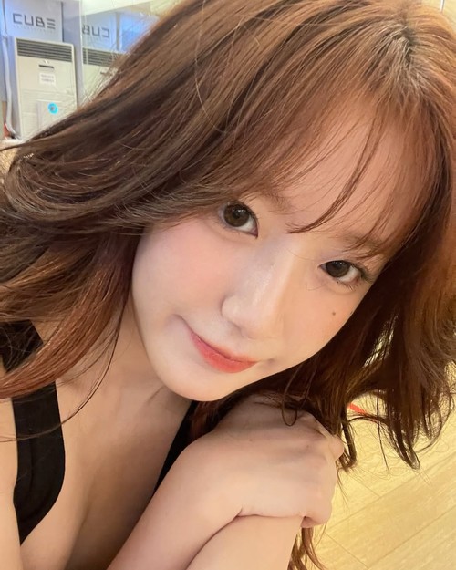 Member girlband K-Pop i-dle, Shuhua.