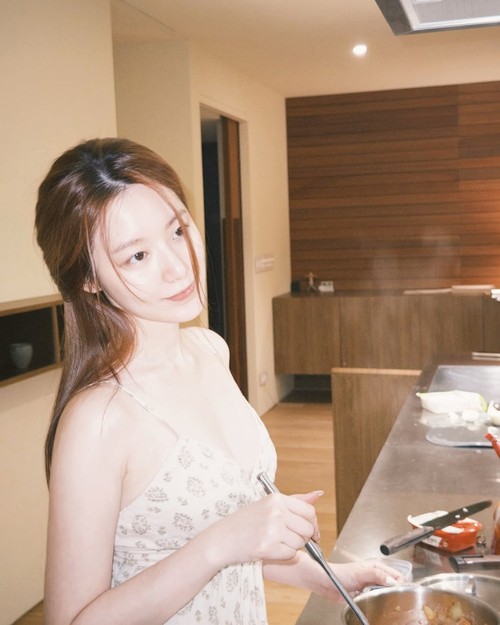 Member girlband K-Pop i-dle, Shuhua.