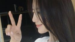 Gak Perlu Filter Douyin! Shuhua i-dle Cantik Natural