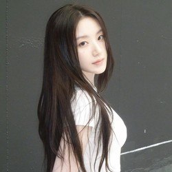 Gak Perlu Filter Douyin! Shuhua i-dle Cantik Natural Gak Perlu Filter Douyin! Shuhua i-dle Cantik Natural