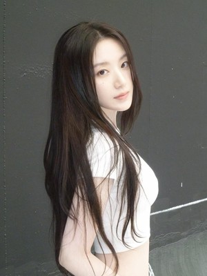 Gak Perlu Filter Douyin! Shuhua i-dle Cantik Natural Gak Perlu Filter Douyin! Shuhua i-dle Cantik Natural