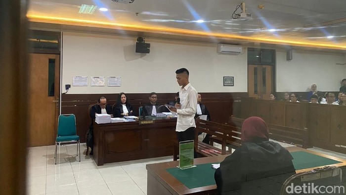 Sidang Pleidoi Christiano Terdakwa Christiano Tarigan saat membacakan pledoi dalam kasus laka yang menewaskan Argo di PN Sleman, Selasa (28/10/2025)