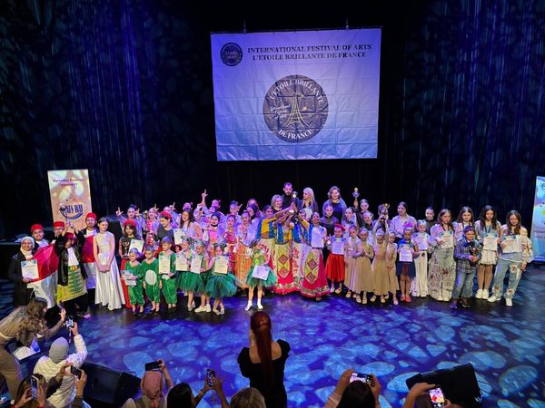 Bawakan Tari Betawi, SMP Labschool Ciracas Raih Grand Prix di Paris!
