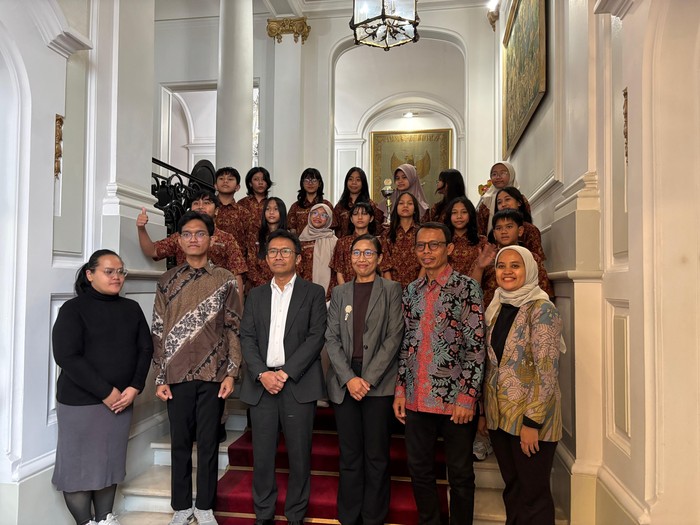 SMP Labschool Ciracas Raih Grand Prix di Paris SMP Labschool Ciracas Raih Grand Prix di Paris