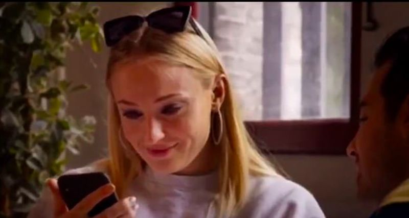 Sophie Turner 'Fangirling' Chris Martin Sophie Turner 'Fangirling' Chris Martin