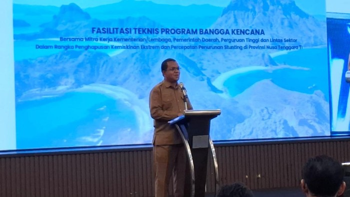 Stunting NTT Gubernur NTT Melki Laka Lena, saat memberikan sambutannya dalam kegiatan fasilitasi teknis program bangga kencana yang diinisiasi BKKBN di Hotel Aston Kupang,  Senin (27/10/2025).