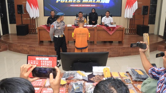 Suami bakar istri siri di Malang Suami bakar istri siri di Malang