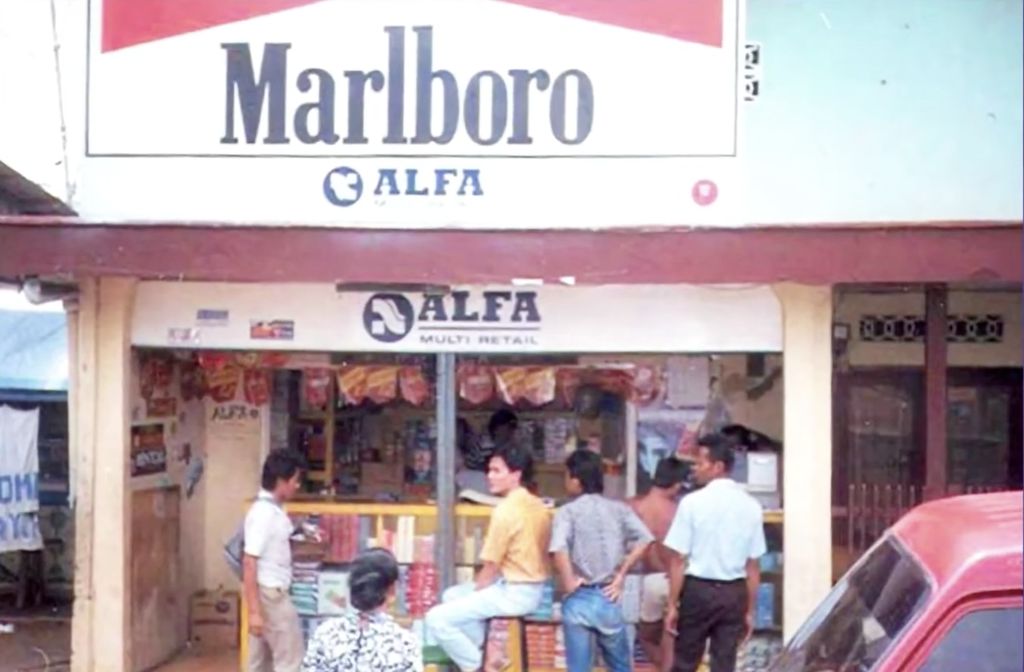 Suasana Alfa mart tahun 1999. (Dokumen Alfa Group/Youtube Momentum Talk) Suasana Alfa mart tahun 1999. (Dokumen Alfa Group/Youtube Momentum Talk)