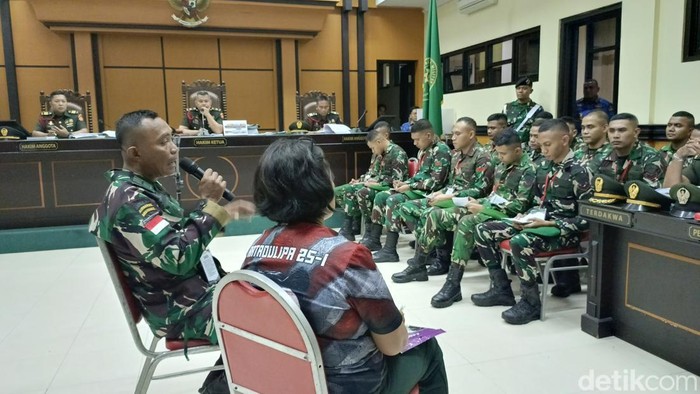 Suasana sidang lanjutan Prada Lucky di Pengadilan Militer III-15 Kupang, Provinsi Nusa Tenggara Timur (NTT), Selasa (28/10/2025). (Simon Selly)