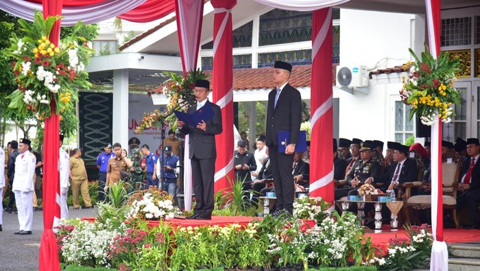 Wali Kota Palembang Ratu Dewa saat memimpin upcara hari Sumpah Pemuda