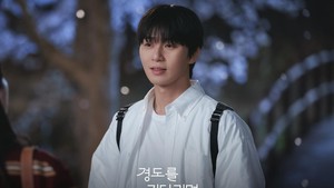 Kisah gamon Park Seo Joon ke Won Ji An di Surely Tomorrow akan bisa kamu saksikan pada Desember 2025. (Foto: dok. JTBC)