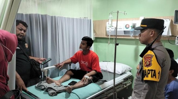 Tim Identifikasi dan SPKT Polrestabes Palembang sedang mengambil keterangan korban begal Tim Identifikasi dan SPKT Polrestabes Palembang sedang mengambil keterangan korban begal