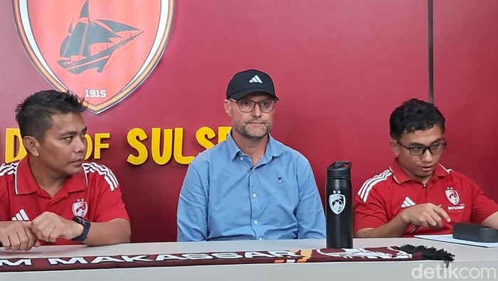 Tomas Trucha Manajemen PSM Makassar menetapkan target tinggi kepada pelatih baru mereka Tomas Trucha. Pelatih asal Republik Ceko itu dituntut membawa Pasukan Ramang tembus 5 besar Super League 2025/2026.