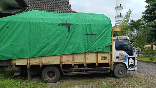 Tim Gakkum LHK NTB amankan 4 truk pengangkut kayu ilegal asal Sumbawa. (Dok. LHK NTB).