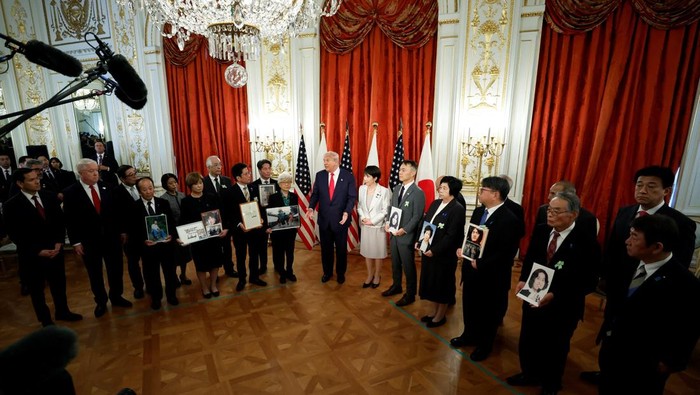 Presiden Amerika Serikat Donald Trump melakukan kunjungan ke Jepang dan bertemu Perdana Menteri Sanae Takaichi di Wisma Tamu Negara Istana Akasaka, Tokyo, Selasa (28/10/2025). Kehadiran Trump ke Negeri Sakura ini menjadi salah satu agenda penting dalam upaya memperkuat hubungan strategis kedua negara di kawasan Indo-Pasifik.