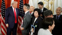Pertemuan itu berlangsung hangat dan penuh empati. Trump menyampaikan dukungan Amerika Serikat terhadap upaya Jepang menuntut kepastian nasib para korban yang hingga kini belum kembali ke tanah air. REUTERS/Kiyoshi Ota Pertemuan itu berlangsung hangat dan penuh empati. Trump menyampaikan dukungan Amerika Serikat terhadap upaya Jepang menuntut kepastian nasib para korban yang hingga kini belum kembali ke tanah air. REUTERS/Kiyoshi Ota