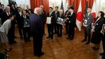 Trump Temui PM Jepang, Bahas Penguatan Aliansi hingga Isu Penculikan Warga Trump Temui PM Jepang, Bahas Penguatan Aliansi hingga Isu Penculikan Warga