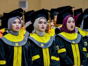Gen Z Galau Pilih Kerja atau Kuliah? Kampus Negeri Ini Punya Jawabannya