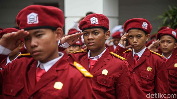 Upacara Penuh Makna Hidupkan Kembali Semangat Sumpah Pemuda Menteri Sosial Saifullah Yusuf dan Wakil Menteri Sosial Agus Jabo menghadiri upacara sumpah pemuda di Museum Bank Indonesia, Jakarta, Selasa (28/10/2025).