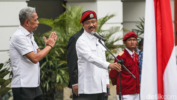 Upacara Penuh Makna Hidupkan Kembali Semangat Sumpah Pemuda Menteri Sosial Saifullah Yusuf dan Wakil Menteri Sosial Agus Jabo menghadiri upacara sumpah pemuda di Museum Bank Indonesia, Jakarta, Selasa (28/10/2025).