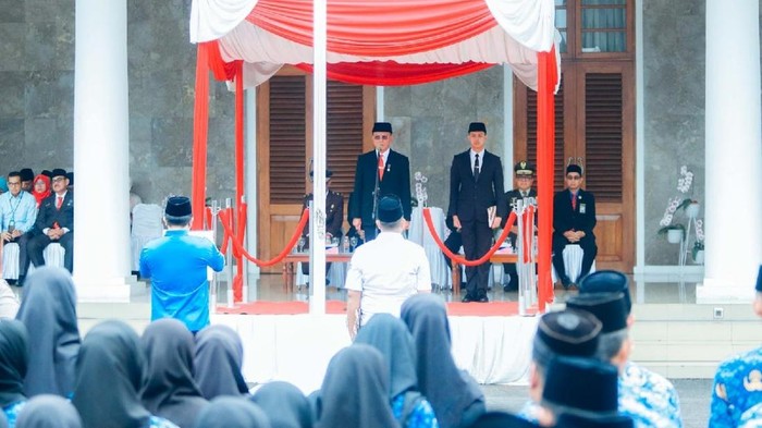 Upacara Peringatan Hari Sumpah Pemuda di Pendopo Bupati Ciamis. Upacara Peringatan Hari Sumpah Pemuda di Pendopo Bupati Ciamis.