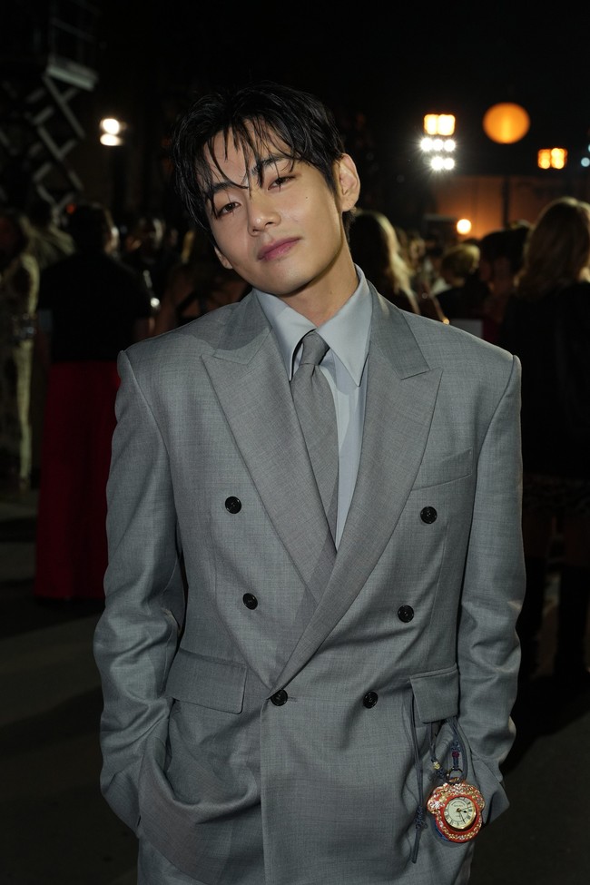 Acara fashion bergengsi itu juga dihadiri sederet nama besar Hollywood seperti Nicole Kidman, Demi Lovato, Miley Cyrus, Brooklyn Beckham, hingga Camila Mendes. Foto: Instagram