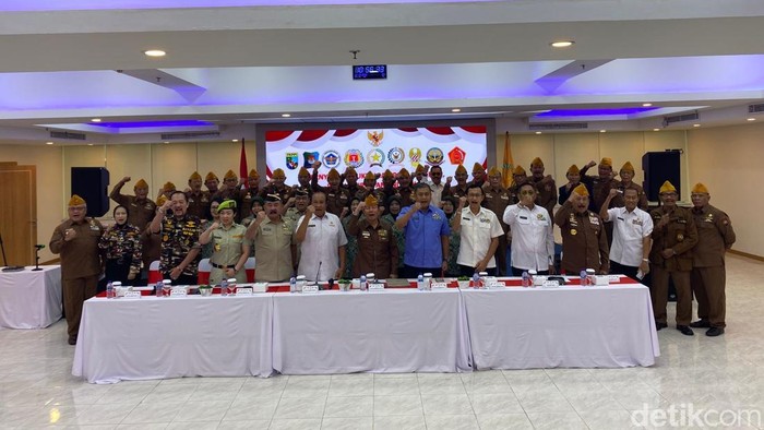 Veteran dan Purnawirawan TNI-Polri mendukung pemerintah memberantas korupsi. Mereka mendukung agar disahkannya RUU Perampasan Aset. (Wildan N/detikcom) Veteran dan Purnawirawan TNI-Polri mendukung pemerintah memberantas korupsi. Mereka mendukung agar disahkannya RUU Perampasan Aset. (Wildan N/detikcom)