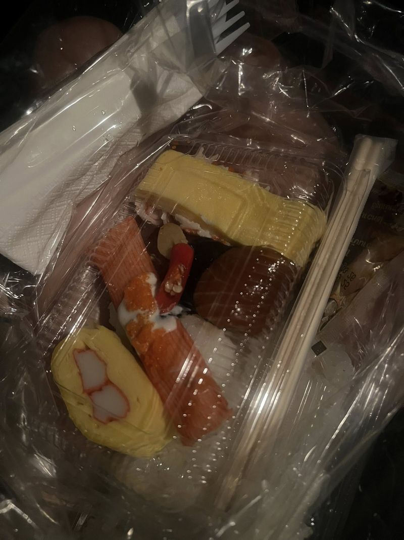 Viral Sushi 'Glow in the Dark' di Thailand, Ternyata Ini Penyebabnya Sushi 'Glow in the Dark' di Thailand