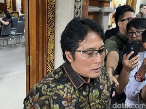Giri Prasta Sebut Warga Tak Perlu Pilah Sampah jika PSEL Diterapkan di Bali