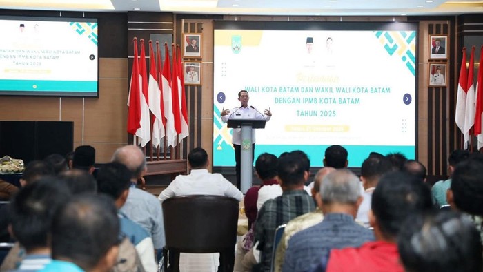 - Wali Kota Batam Amsakar Achmad bersama Wakil Wali Kota Li Claudia Chandra menggelar dialog Ikatan Pendeta Menetap Batam (IPMB). (Dok Diskominfo Kota Batam) - Wali Kota Batam Amsakar Achmad bersama Wakil Wali Kota Li Claudia Chandra menggelar dialog Ikatan Pendeta Menetap Batam (IPMB). (Dok Diskominfo Kota Batam)