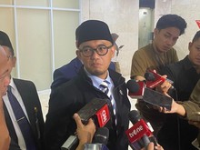 Dahnil Jawab Komisi VIII DPR Soal Kru Pesawat Haji Pakai Rok Tinggi-tinggi