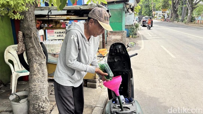 Motor Brebet gegara Pertalite, Warga Surabaya Beralih Isi Bensin Eceran