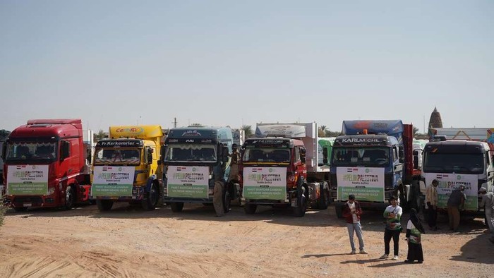 10 truk mengangkut bantuan kemanusiaan untuk warga Gaza. 10 truk mengangkut bantuan kemanusiaan untuk warga Gaza.