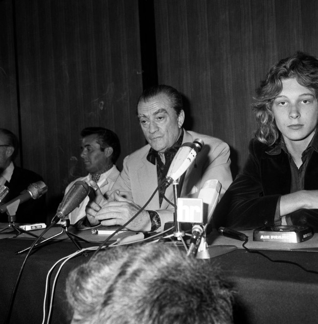 Sejak saat itu, ia tiba-tiba menjadi terkenal secara internasional dalam semalam. Sayangnya, sepanjang hidup Bjorn secara terbuka bicara tentang dampak negatif ketenarannya dan bagaimana ia diidolakan hanya karena kecantikannya setelah tampil dalam film tersebut. Pengalaman syuting film itu disebut menjerumuskan Bjorn ke dalam depresi yang kemudian membawanya pada kecanduan. Foto: Gamma-Rapho via Getty Images/Gilbert TOURTE