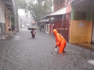 Hujan Deras dan Kali Meluap, 35 RT di Petogogan-Pela Mampang Jaksel Banjir